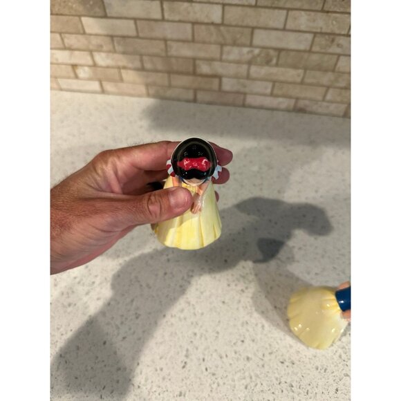 Disney's Snow White Salt/ Pepper Shaker With Bottom Cap. Good Condition - Picture 4 of 5